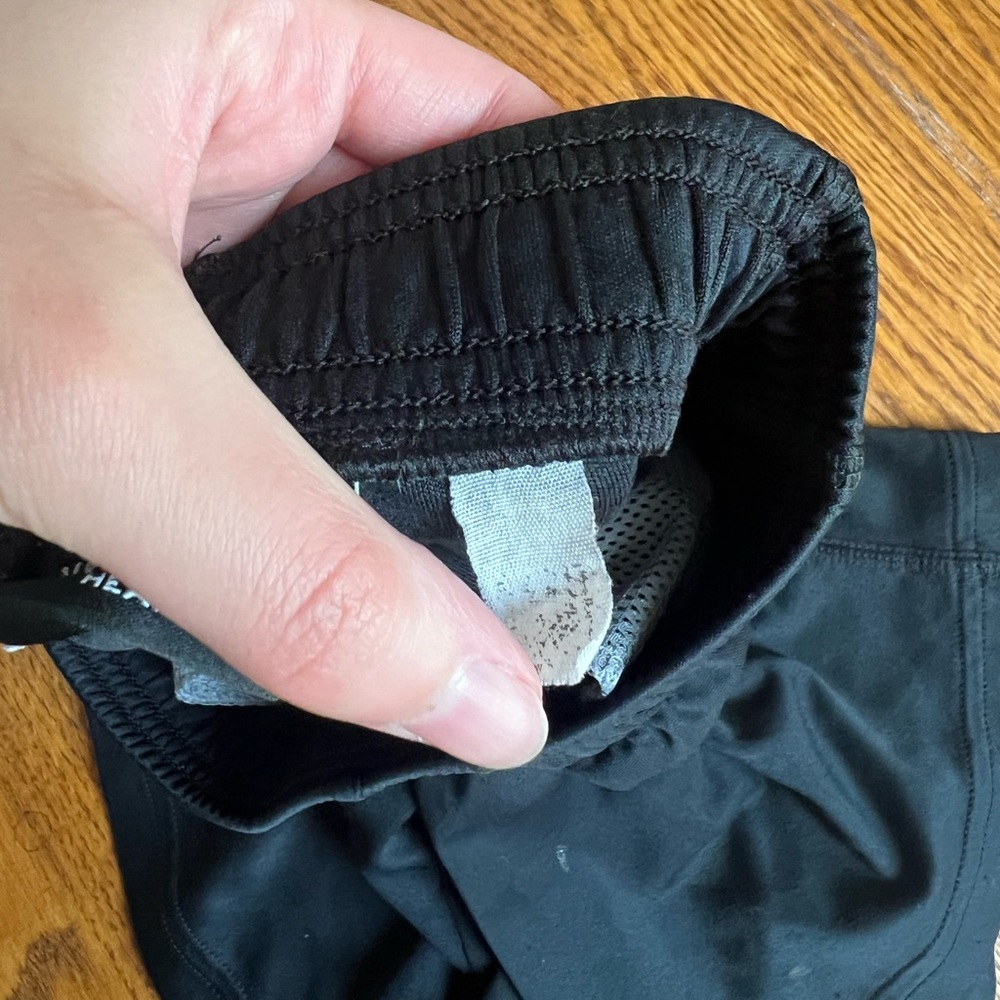 ◾️UNDER ARMOUR: Boy’s S, loose black athletic shorts preowned w/pockets◾️ - Picture 3 of 11